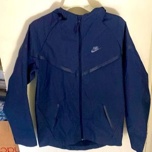 Nike tech men’s s hooded windbreaker/ rain jacket like new condition worn once